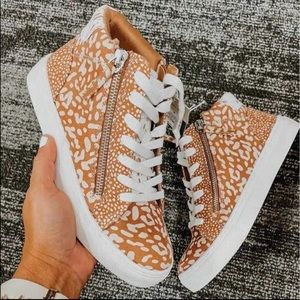 Universal Thread Women's Brooklin High Top Sneakers